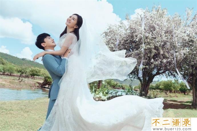 张杰谢娜婚纱照 深深拥抱感情甜蜜图片