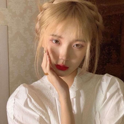 白月光与朱砂痣00后女生qq霸气头像二元次图片