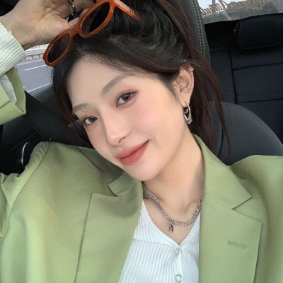 超好看的2021高清美地铁女生真人头像