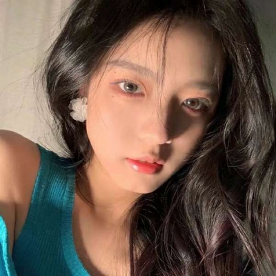超好看的2021高清美地铁女生真人头像图片