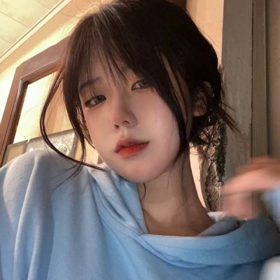 超好看的2021高清美地铁女生真人头像图片
