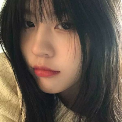 超好看的2021高清美地铁女生真人头像图片