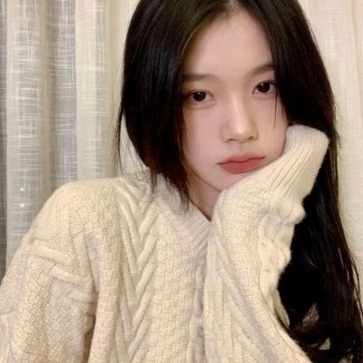 超好看的2021高清美地铁女生真人头像图片