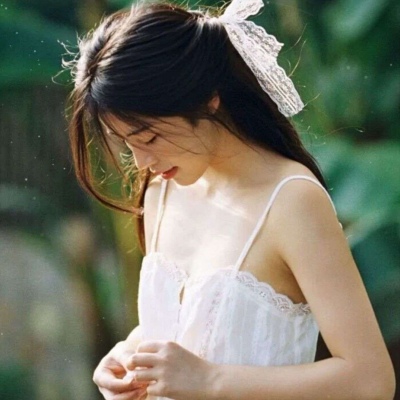 高清唯美有意境的白月光女生摸男友腹肌的情侣头像