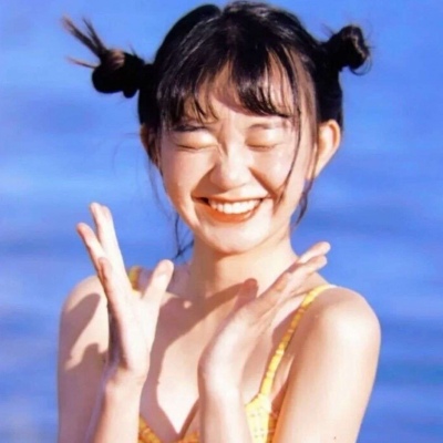 高清唯美有意境的白月光女生摸男友腹肌的情侣头像图片