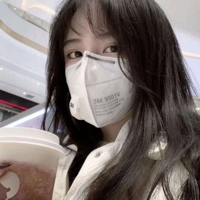 真人好看带口罩的穿红衣的女生头像图片