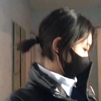 真人好看带口罩的穿红衣的女生头像图片