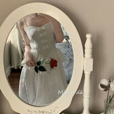 好看的手绘蓝色头像女生图片