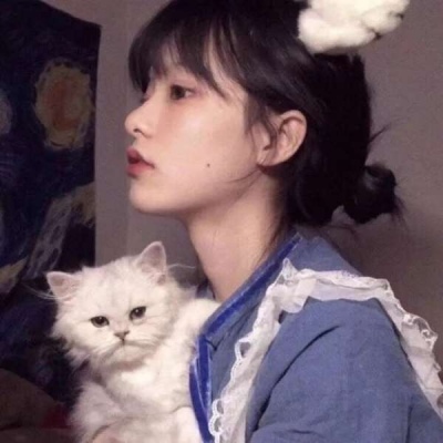 漂亮好看ins抱猫的红色系女生头像性感图片