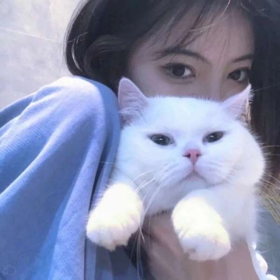 漂亮好看ins抱猫的红色系女生头像性感图片