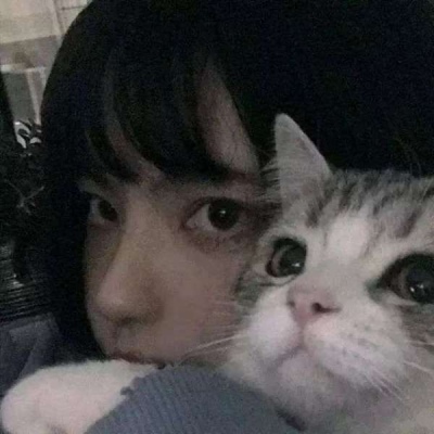 漂亮好看ins抱猫的红色系女生头像性感图片