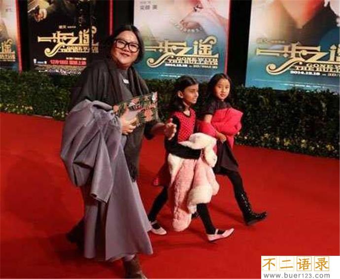 洪晃的女儿父亲是谁 洪晃为何骂过陈凯歌无情图片