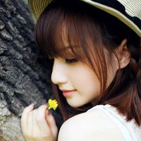 嘴刁玫瑰花的女生头像 嘴咬玫瑰花,手拿玫瑰花的QQ女生头像图片