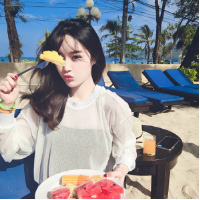 手捧花的长发女生头像 2020非主流唯美清新图片