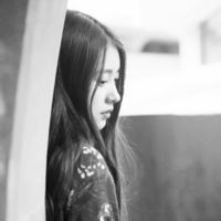 女生气质长发黑白头像 韩范霸气侧脸头像图片