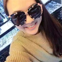 墨镜女生霸气拽头像 太阳镜超酷女生图片