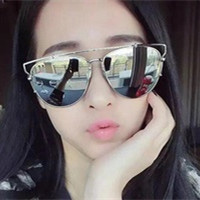 墨镜女生霸气拽头像 太阳镜超酷女生图片
