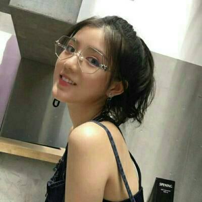 女生头像戴眼镜小清新图片
