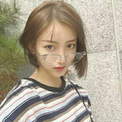 女生头像戴眼镜小清新图片