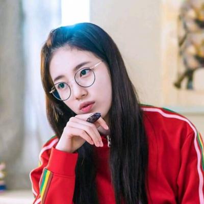 女生头像戴眼镜小清新图片