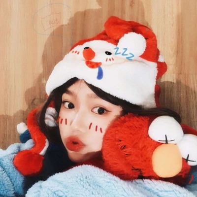 高清适合圣诞用的卡通女k歌头像女生图片