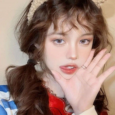 高清适合圣诞用的卡通女k歌头像女生图片