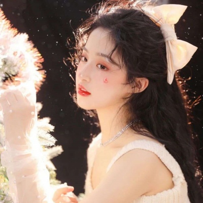 高清适合圣诞用的卡通女k歌头像女生图片