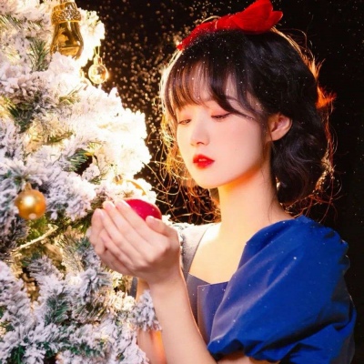 高清适合圣诞用的卡通女k歌头像女生图片