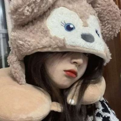 高清真人头像一个女生站在路边的头像图片