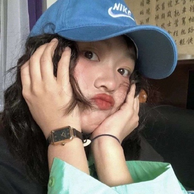 2021最火黑白头像女生抽烟图片