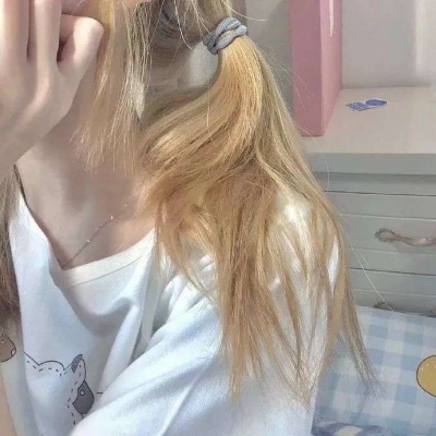 2021最火黑白头像女生抽烟图片