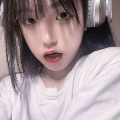 2021最火黑白头像女生抽烟图片
