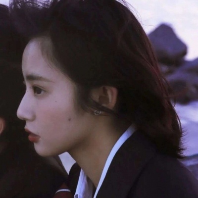 2021最火黑白头像女生抽烟图片