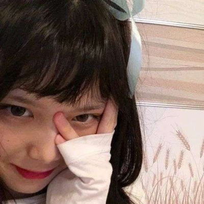 2021最火黑白头像女生抽烟图片
