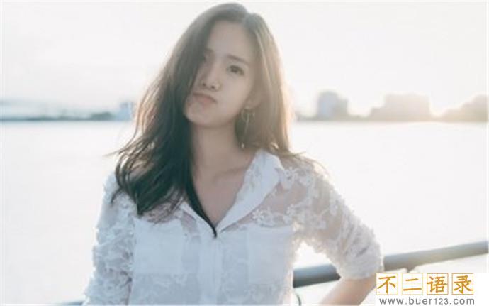 我跟女邻居之间不可不说的秘密 穿着裙子在野战图片