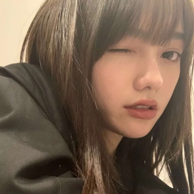 2021微信头像真人长发清新女生头像侧脸图片