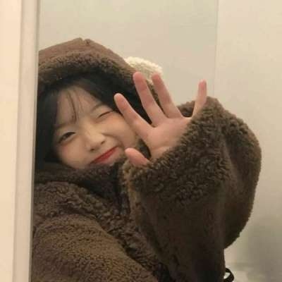2021年最流行的微信头像可爱温柔图片女生头像戴眼镜有气质图片