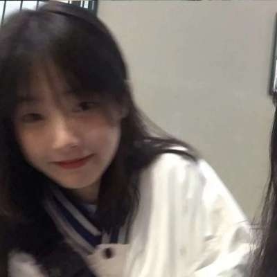 2021年最流行的微信头像可爱温柔图片女生头像戴眼镜有气质图片
