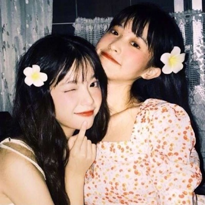 高清2021年最火的闺蜜qq头像粉色背景可爱女生图片