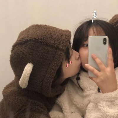 高清2021年最火的闺蜜qq头像粉色背景可爱女生图片