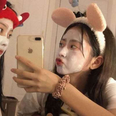 高清2021年最火的闺蜜qq头像粉色背景可爱女生图片