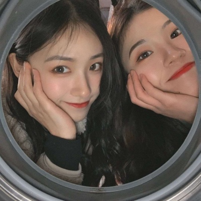 高清2021年最火的闺蜜qq头像粉色背景可爱女生图片