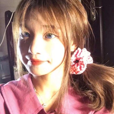 头像图片2021最火爆微笑欧美女生头像图片