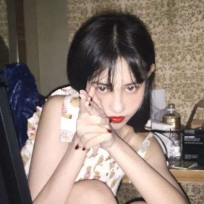 头像图片2021最火爆微笑欧美女生头像图片