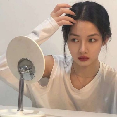 高清好看的2021女生坐跨男生背上的情侣头像图片
