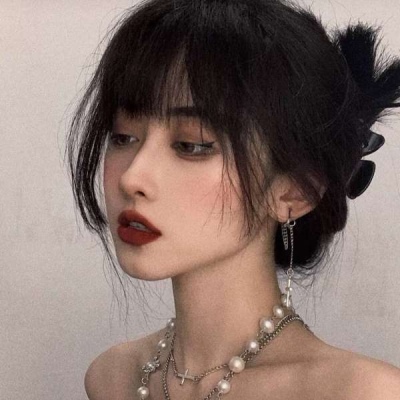 高清好看的2021女生坐跨男生背上的情侣头像图片