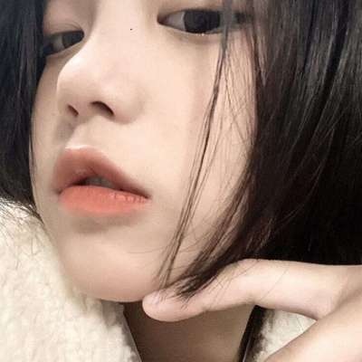 高清好看的2021女生坐跨男生背上的情侣头像图片