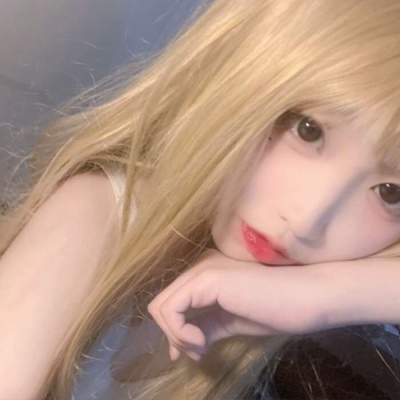 高清好看的2021女生坐跨男生背上的情侣头像图片