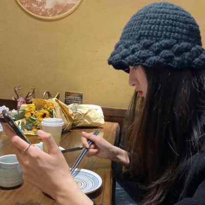 高清好看的2021戴口罩背影头像女生头像图片