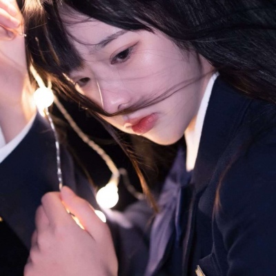 高清好看的2021戴口罩背影头像女生头像图片